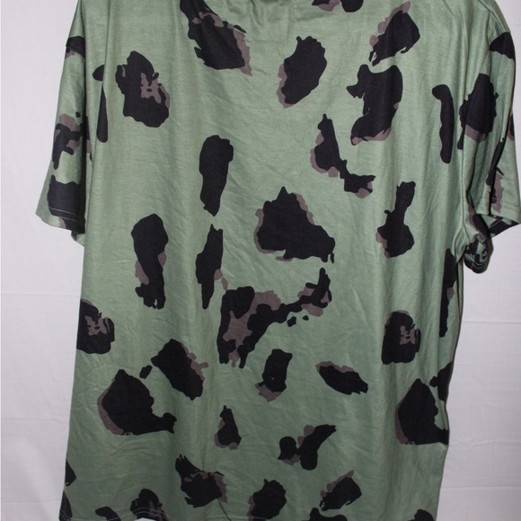 Haute Edition V-Neck Women's Leopard Print Summer Casual Top Tee Green - Picture 4 of 8